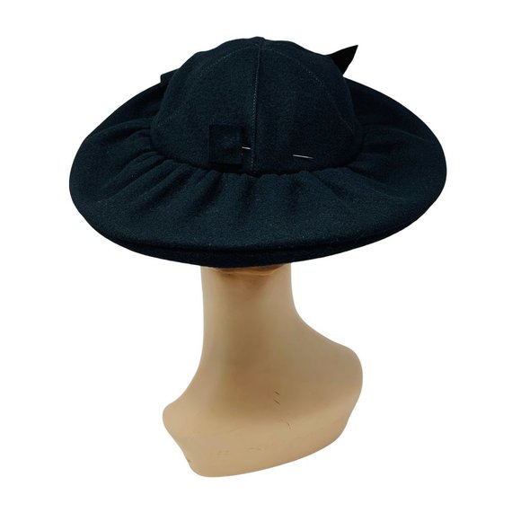 Vintage 1940s Black Wool Round Bow Hat With Arrow Brooch Details main image 13